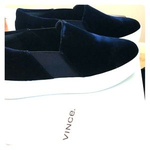 VINCE WARREN SNEAKER! Never been worn!